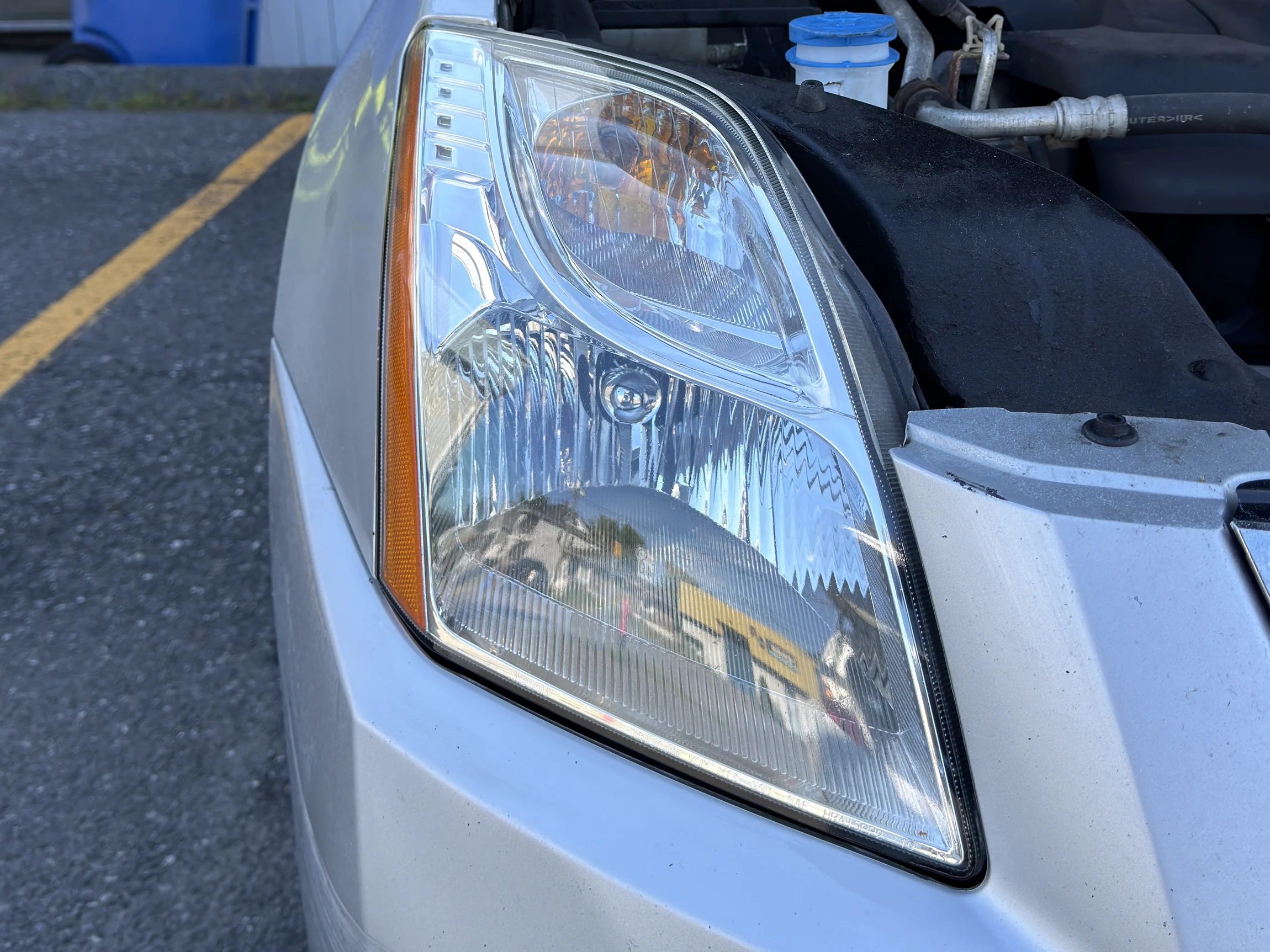 Phare de Nissan Sentra après restauration — clair et brillant